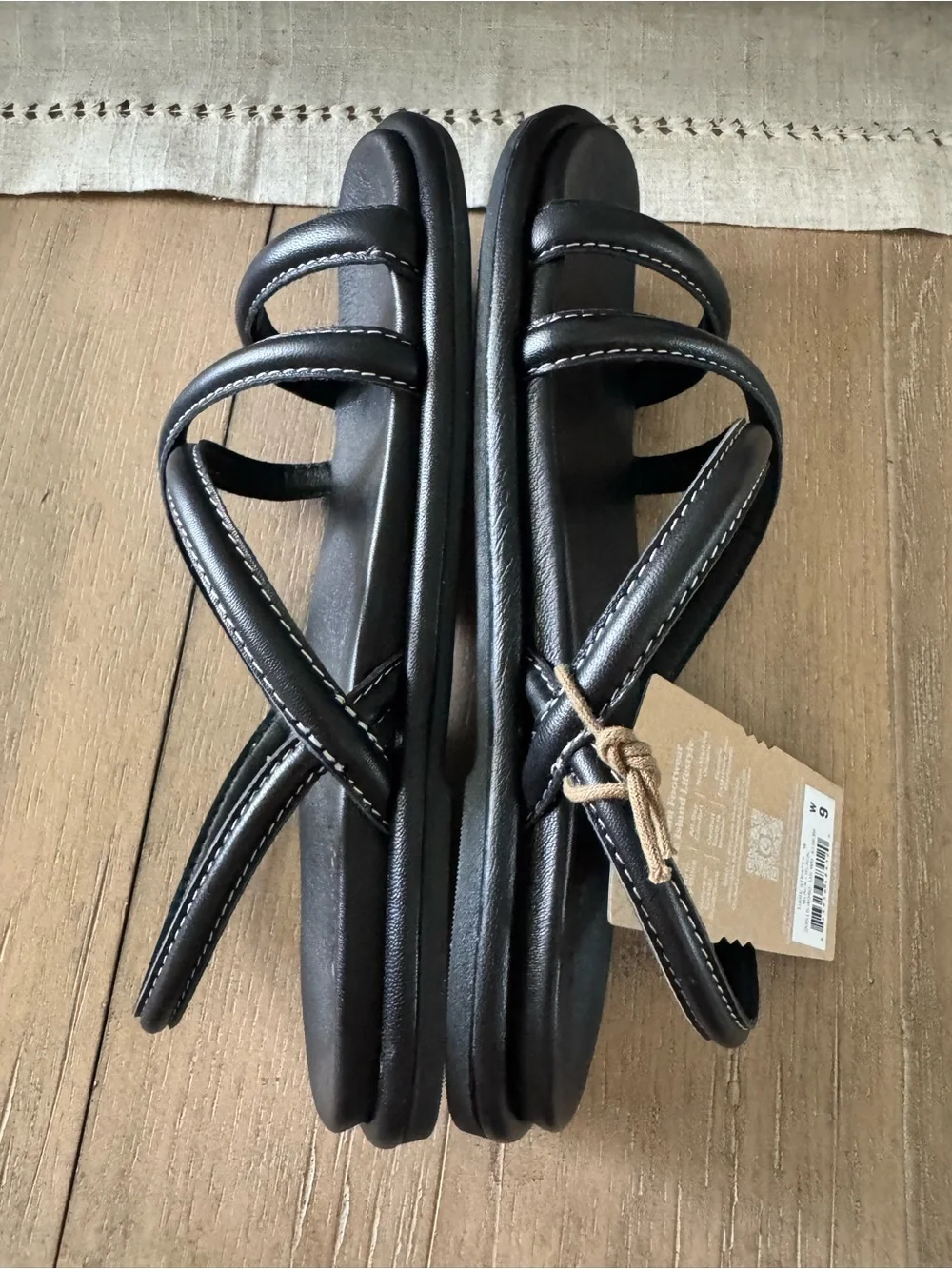 OLUKAI WOMEN'S LEATHER TIARE STRAPPY SANDALS, BLACK, NWT, SIZE 9 (EUR 39)